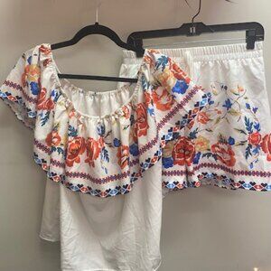 Shein: Matching Set with White Flower Print Design